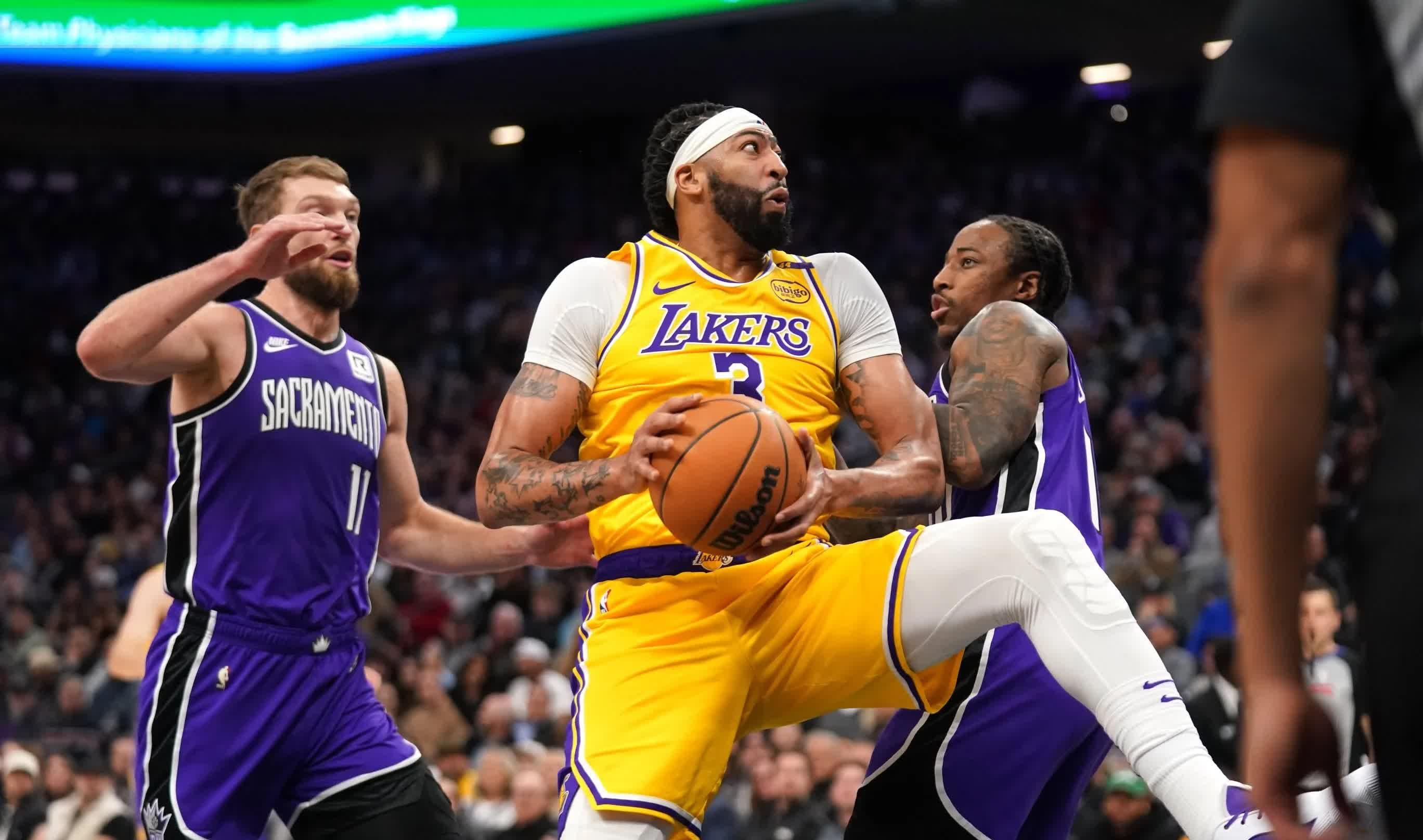 九游娱乐里程碑夜！洛杉矶湖人单刀错失；欧篮联国际比赛日刷纪录；话题不断；阵容厚度经受考验的简单介绍